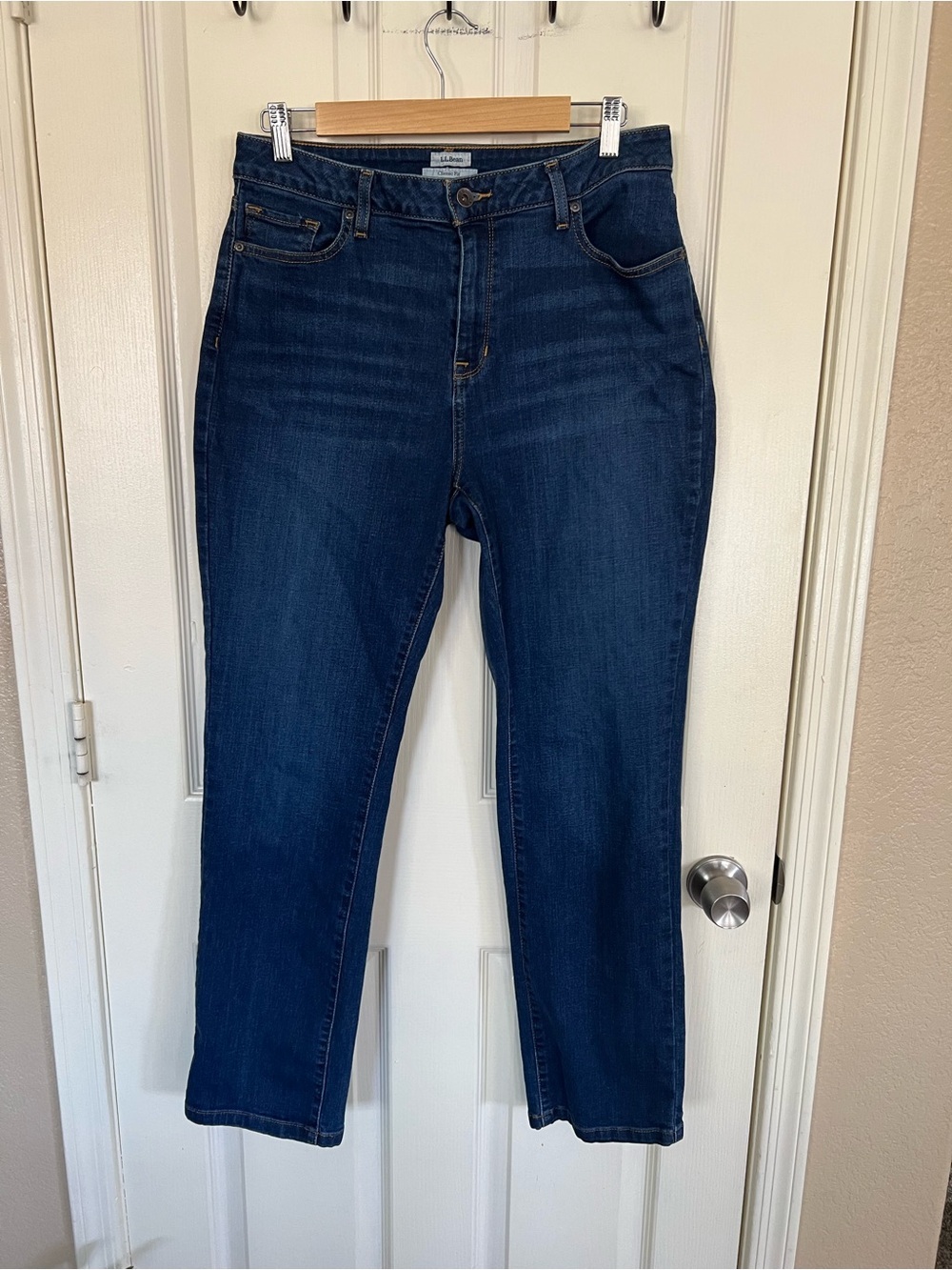 L.L.Bean Classic Fit Straight Leg Stretch Jeans Women’s 12 Regular Dark Wash